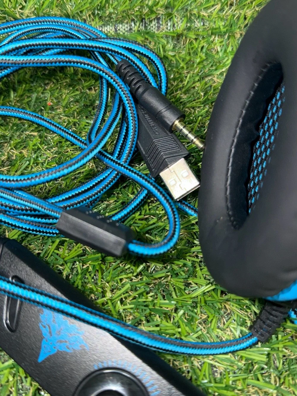 This Bengoo G9000 gaming headset Whit prominent LED lighting - Used